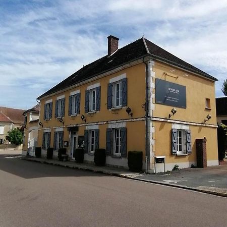 Logis Hotel & Restaurant Le Soleil D'Or Montigny-la-Resle Exterior photo