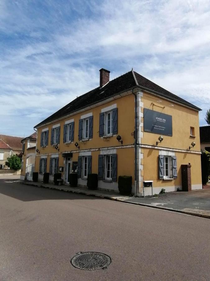 Logis Hotel & Restaurant Le Soleil D'Or Montigny-la-Resle Exterior photo
